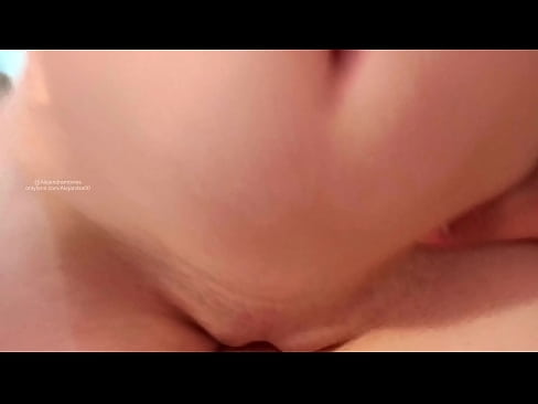 ❤️ Nire ahizparen gelan lo egiten eta horrela esnatu nintzen Porno gugan ﹏