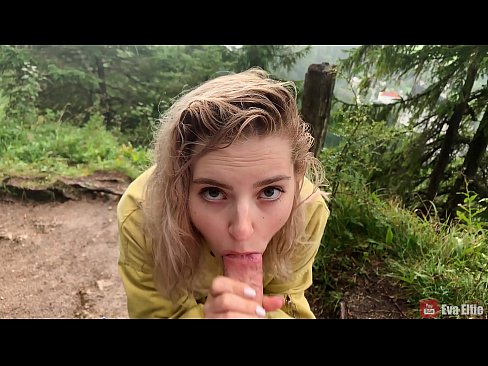 ❤️ Neskak esperma irensten du puzker publiko baten ondoren - Eva Elfi Porno gugan ﹏