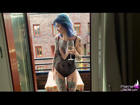 ❤️ Neska Ikaragarria trago batez zurrupatzen eta zeru zabalean sutsuki izorratzen Porno gugan ﹏